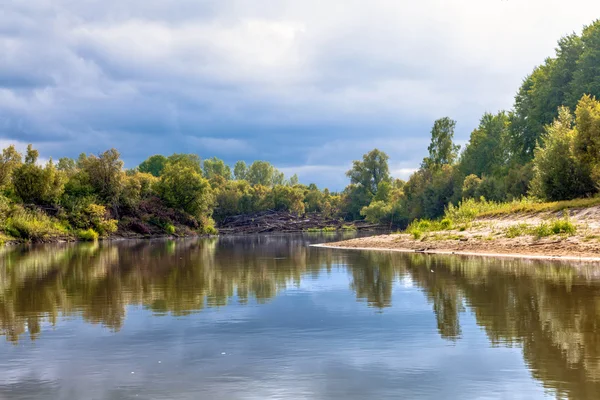 Siberische landschap met de rivier — Stockfoto