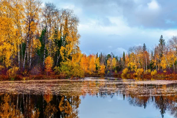 Autumn Evening on the River — Stock Photo, Image