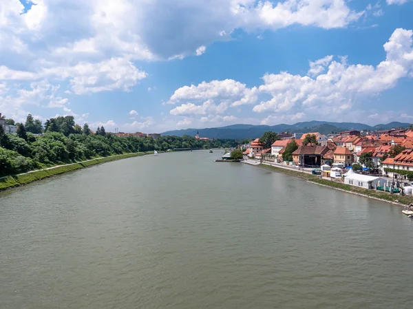 Maribor. La vista dal ponte sul fiume Drava — Foto Stock