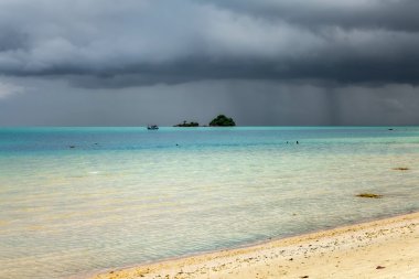 andaman Denizi üzerinde fırtına bulutları. Koh chang Adası