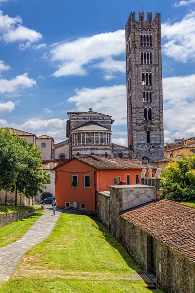 City landscape. Italian town of Lucca. — Stock Photo, Image