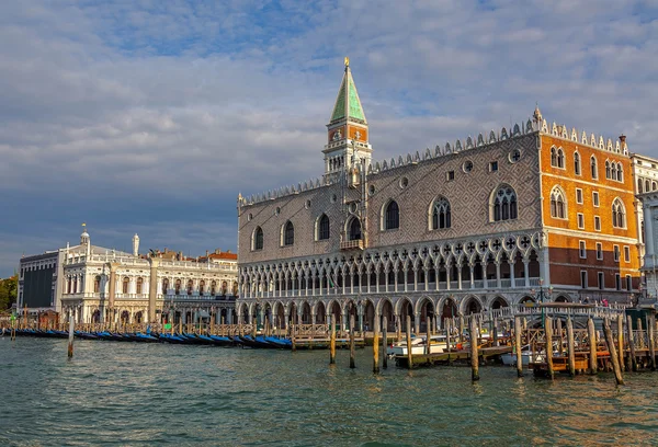 Vévodský palác v Benátkách — Stock fotografie