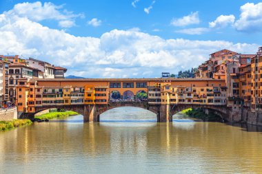 Floransa 'daki Ponte Vecchio köprüsü