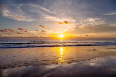 patong Beach günbatımı. Phuket Adası. Tayland.