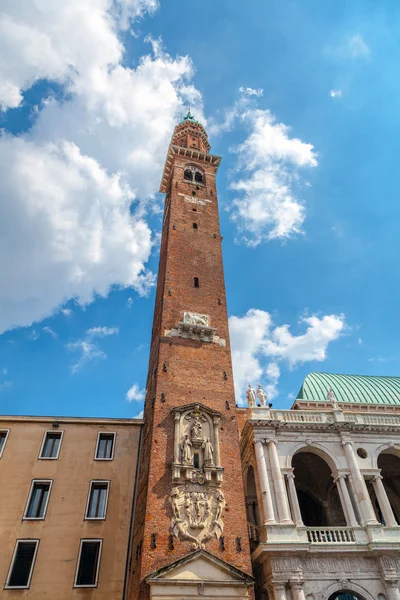 Torre de sino da Basílica Palladiana em Vichense — Fotografia de Stock