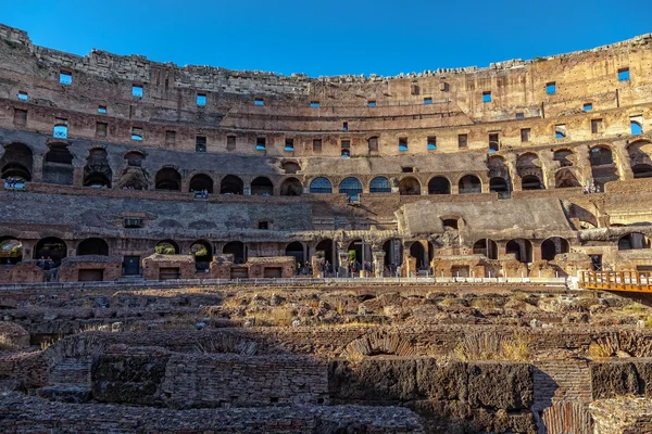 Interior Coliseu em Roma ao pôr do sol — Fotografia de Stock