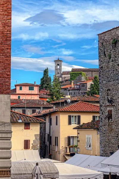 Italské město montekatini alto. panoráma města. — Stock fotografie