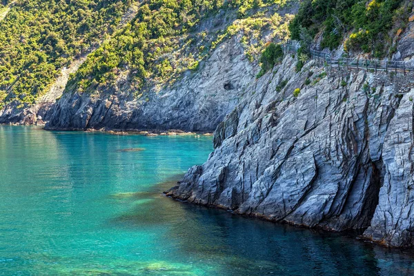 Trilha romântica de amor na Cinque Terre italiana — Fotografia de Stock