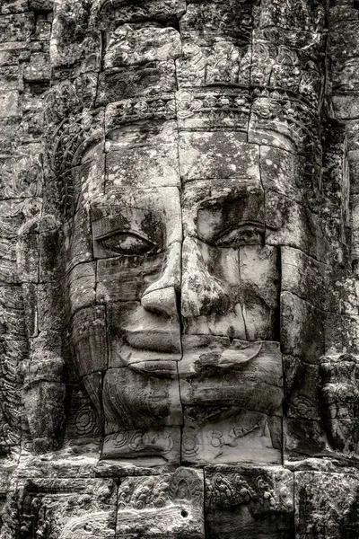 Buda de piedra en el antiguo templo Khmer de Angkor Thom — Foto de Stock