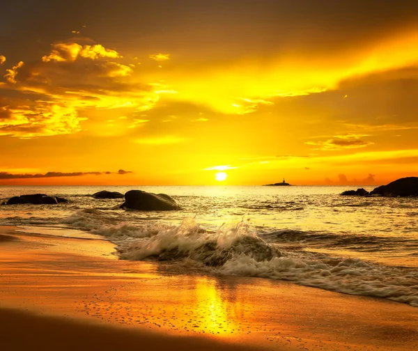 Sunset over  Khao Lak beach — Stock Photo, Image