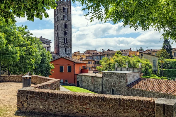 Ciudad medieval italiana de Lucca — Foto de Stock