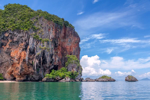 Famosa spiaggia di Railey nella provincia tailandese di Krabi . — Foto Stock