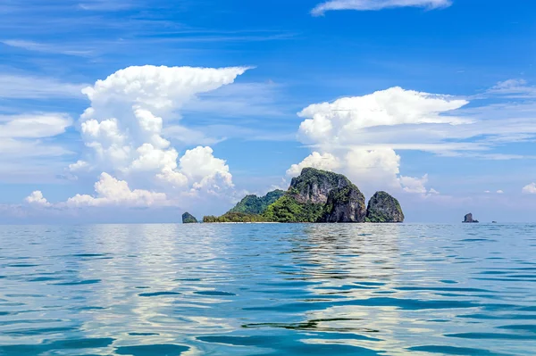 Tropische eilanden van de Andamanzee in thailand — Stockfoto