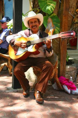 Bir Playa del carmen, Meksika-Mart 18: oynayan Meksikalı gitarist 