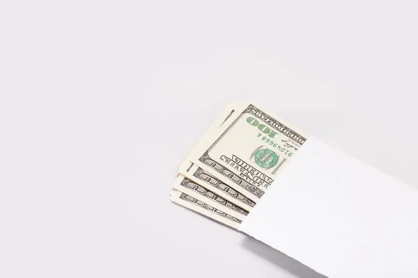 Geld in de papier-pakket — Stockfoto