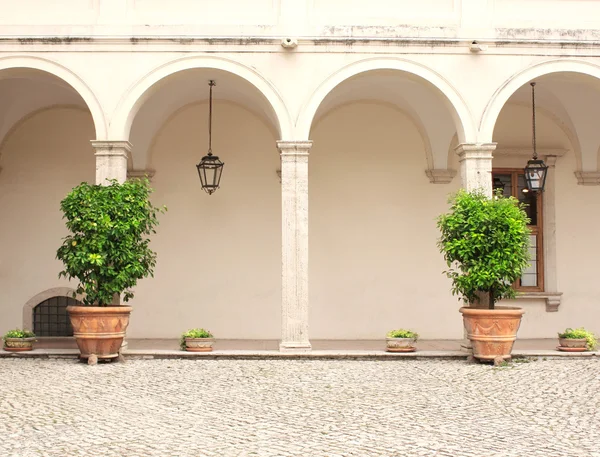 Patio in Gardens of Villa d 'Este — стоковое фото