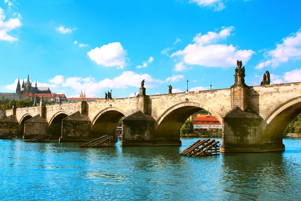 Prag 'daki Charles Köprüsü — Stok fotoğraf