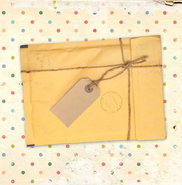 Envelope antigo com etiqueta — Fotografia de Stock