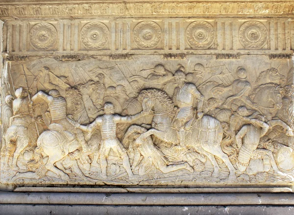 Scena di battaglia scultorea in Alhambra, Spagna — Foto Stock
