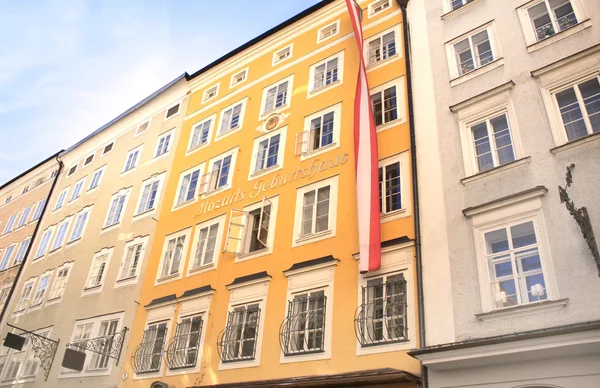 Casa famosa onde Mozart nasceu, Salzburgo — Fotografia de Stock