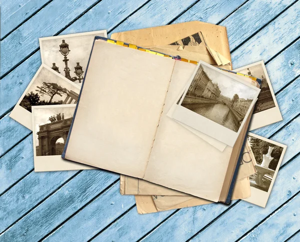 Old book and photos — Stock Photo, Image