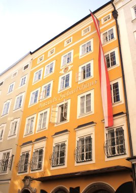 ünlü ev salzburg mozart nerede doğdu,