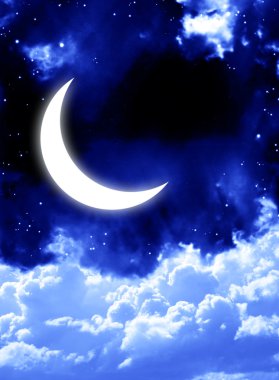Gece gökyüzünde parlak ay