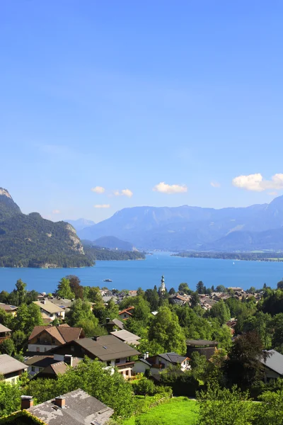 Lago Wolfgangsee en los Alpes, Austria — Foto de Stock