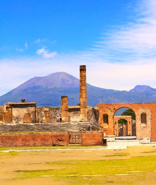 Ruínas de Pompeia e vulcão Monte Vesúvio — Fotografia de Stock