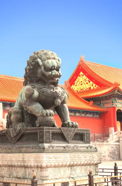 Socha starověké lva v zakázaném městě, Peking, Čína — Stock fotografie