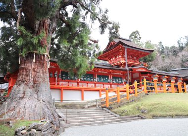 Kasuga Büyük Tapınağı 'ndaki antik pavyon (Kasuga-Taisha Tapınağı), Nara Japonya. UNESCO dünya mirası sahası