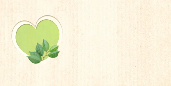 Díra Tvaru Srdce Zelené Listy Lepenkové Textuře Horizontální Banner Ekologickou — Stock fotografie