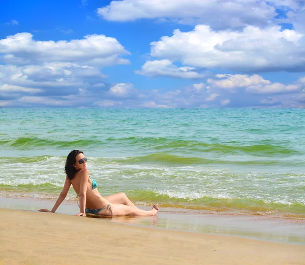 Woman on the Beach — Stock Photo, Image
