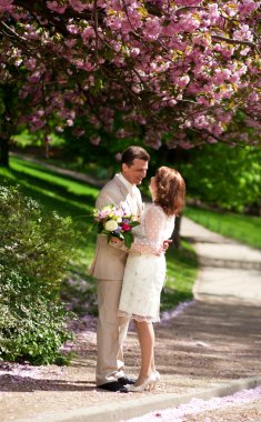 Gelin ve damat ilkbahar Park