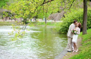 mutlu sadece evli çifte sarılma ve öpüşme p göle yakın: