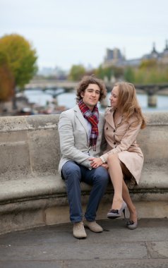 Paris'te bir tarih olan Romantik Çift