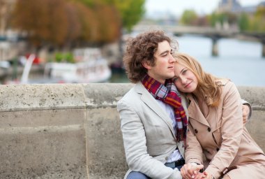 Paris'te bir tarih olan Romantik Çift