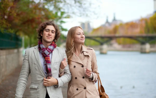 Romantic couple in Paris at fall, having a date — Stock Photo, Image