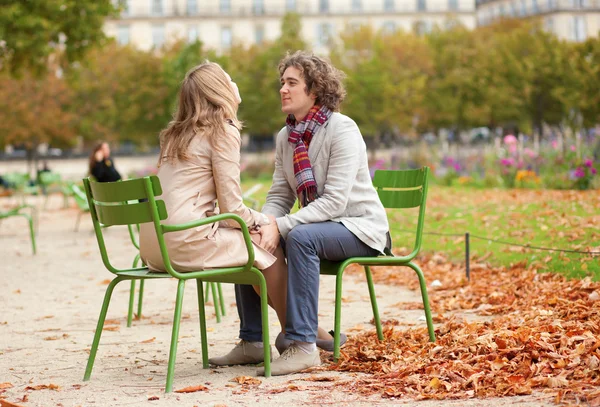 Romantic couple in Paris at fall, having a date — Stock Photo, Image