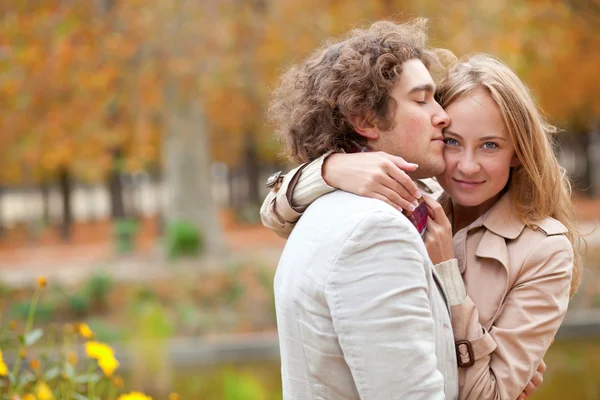 Romantic couple at fall, having a date — Stock Photo, Image