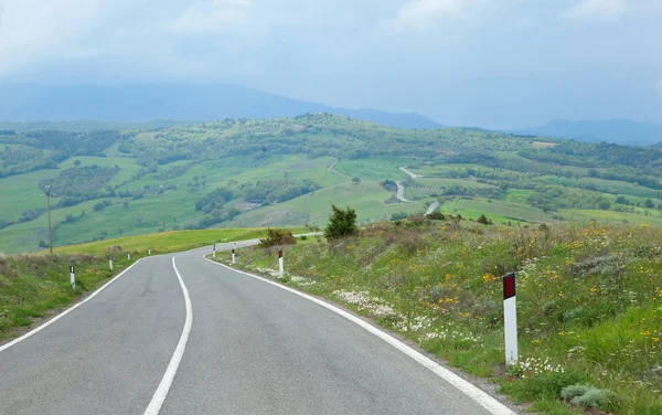 Estrada típica da Toscana — Fotografia de Stock