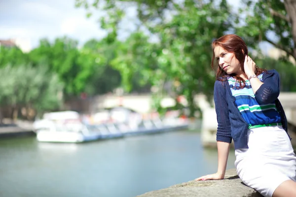 Beautiful young lady on the Seine embankment walking at the boat — Stock Photo, Image