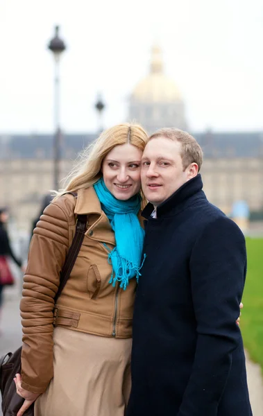 Paris dating, mutlu çift — Stok fotoğraf