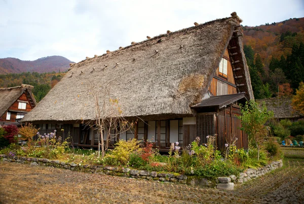 Huis in het historische dorp shirakawa-go, de prefectuur gifu, japan — Stockfoto