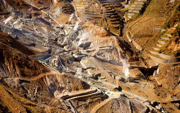 Vista aérea de uma pedreira de enxofre em Hakone, Japão — Fotografia de Stock