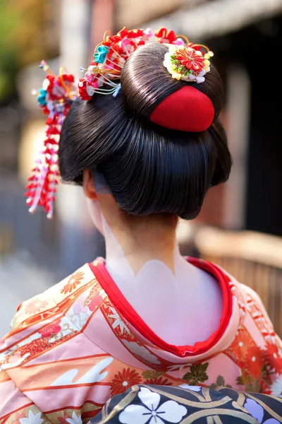 Momoware - penteado tradicional de um jovem Maiko — Fotografia de Stock