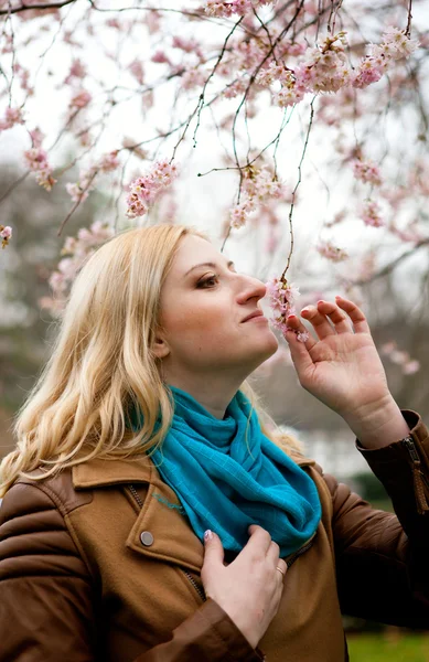Beautiful blonde woman at spring, with cherry tree — Stock Photo, Image
