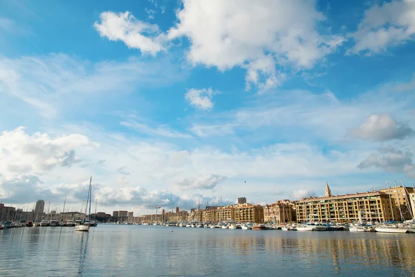Vista del Puerto Viejo de Marsella. Amplio ángulo tiro — Foto de Stock