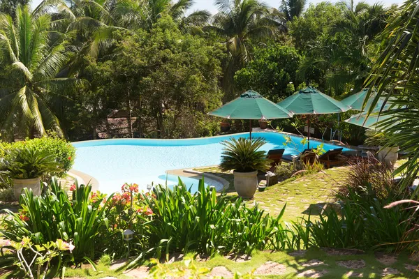 Swimming pool on a tropical resort — Stock Photo, Image