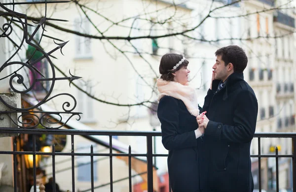 Romantický pár s datum v Paříži — Stock fotografie